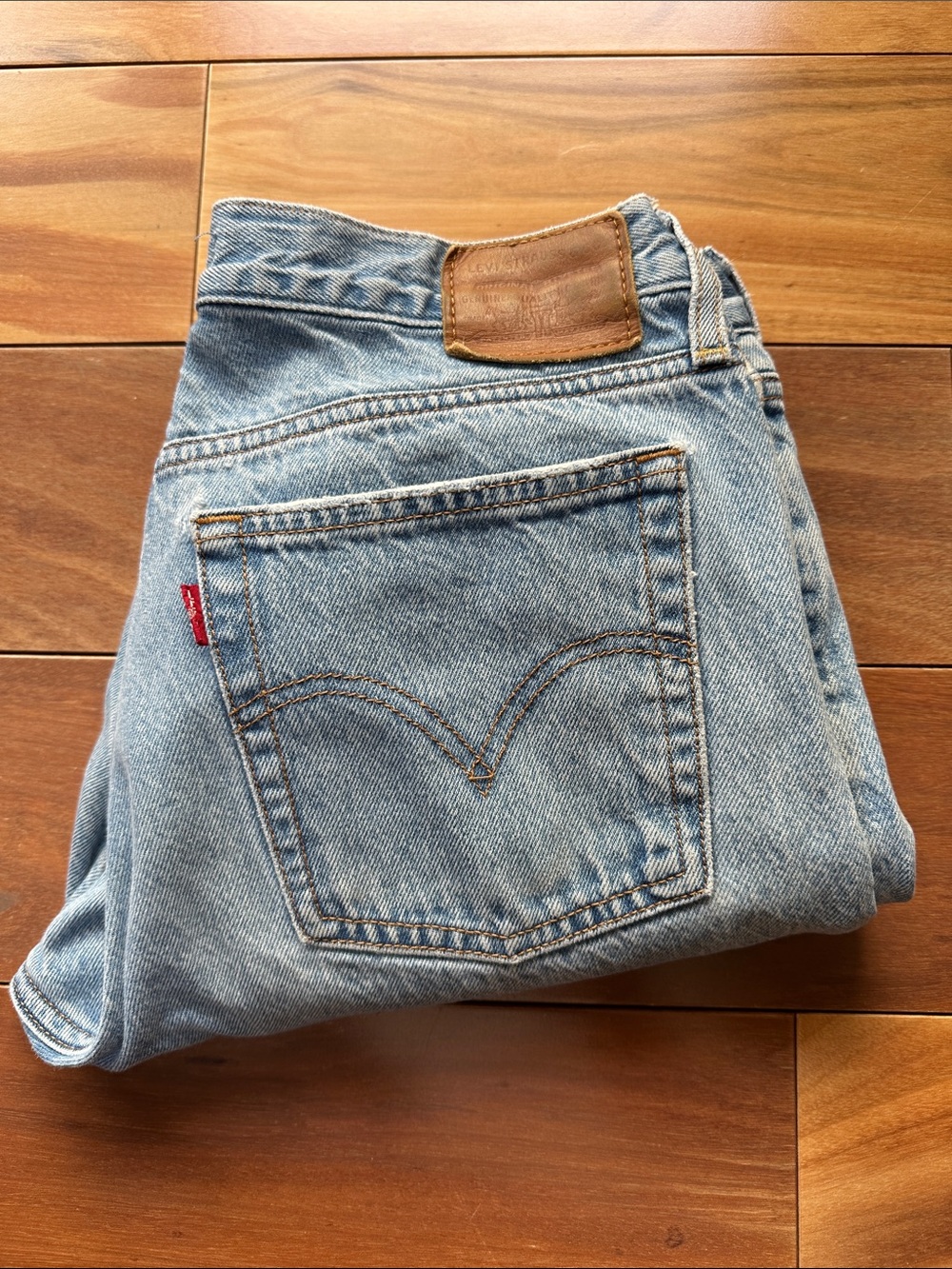 Levis Light Blue Women's High-Rise Jeans 30 - Picture 14 of 15